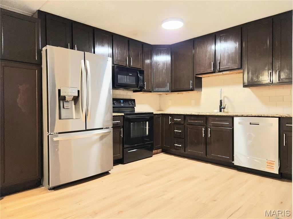 809 Bordeaux Ct - Photo 3 of 13
