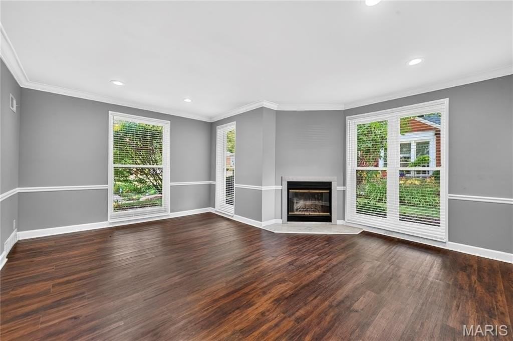 725 Berick Dr - Photo 2 of 37