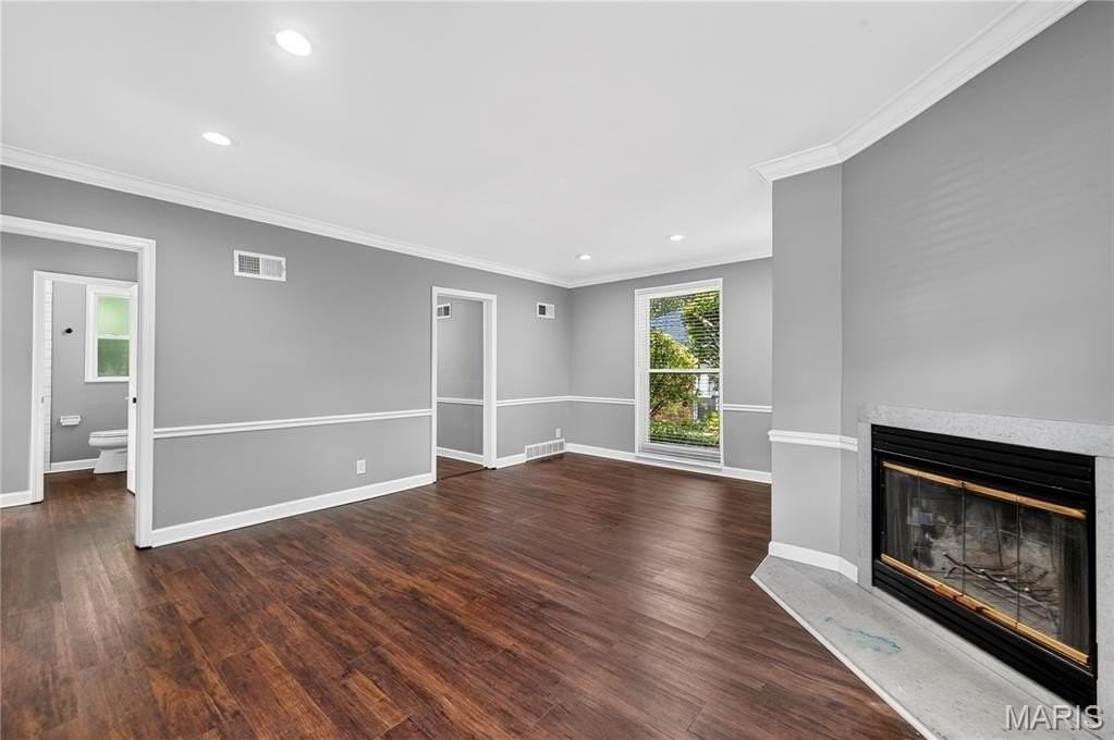 725 Berick Dr - Photo 3 of 37