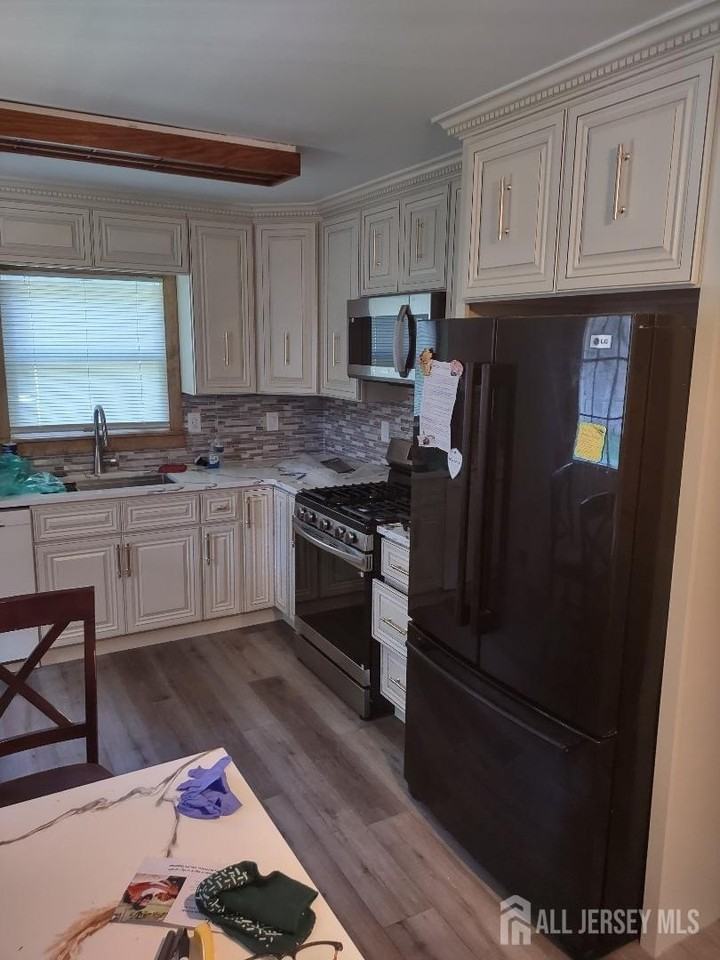 204 Marlin Dr - Photo 4 of 13