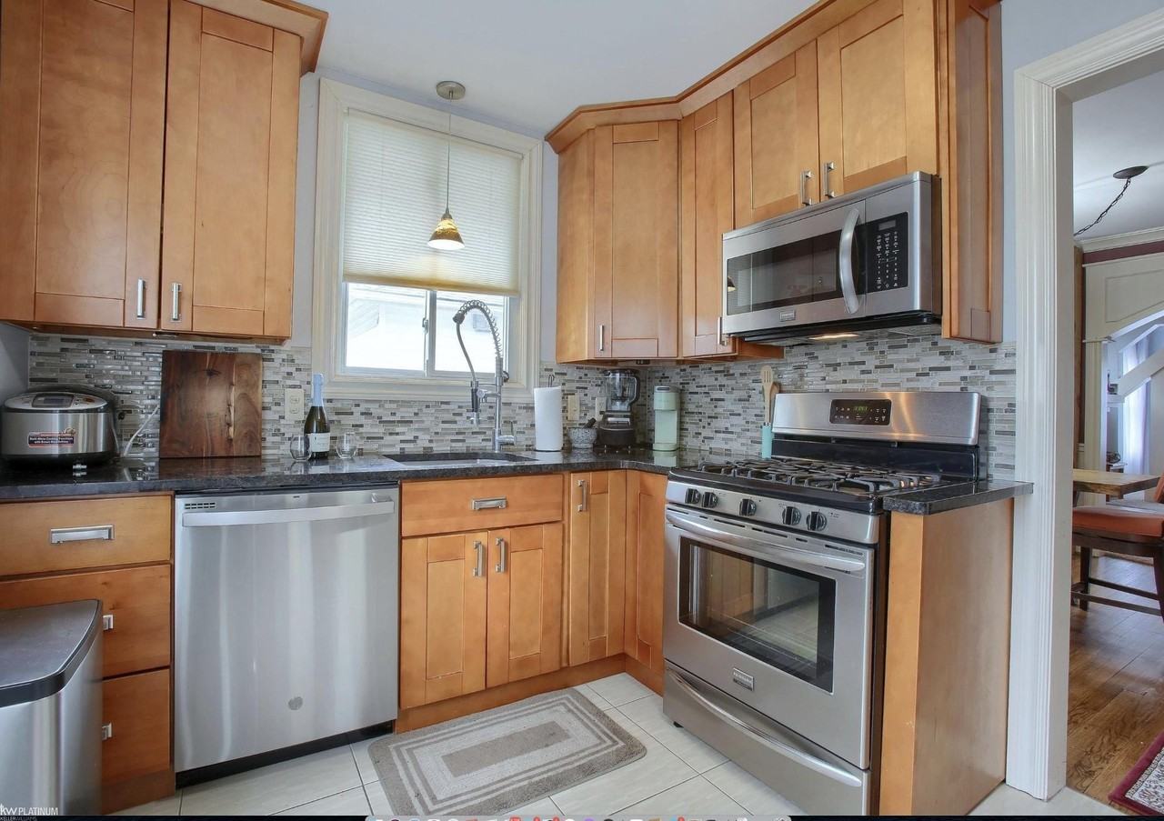 736 Gardenia Ave - Photo 2 of 16
