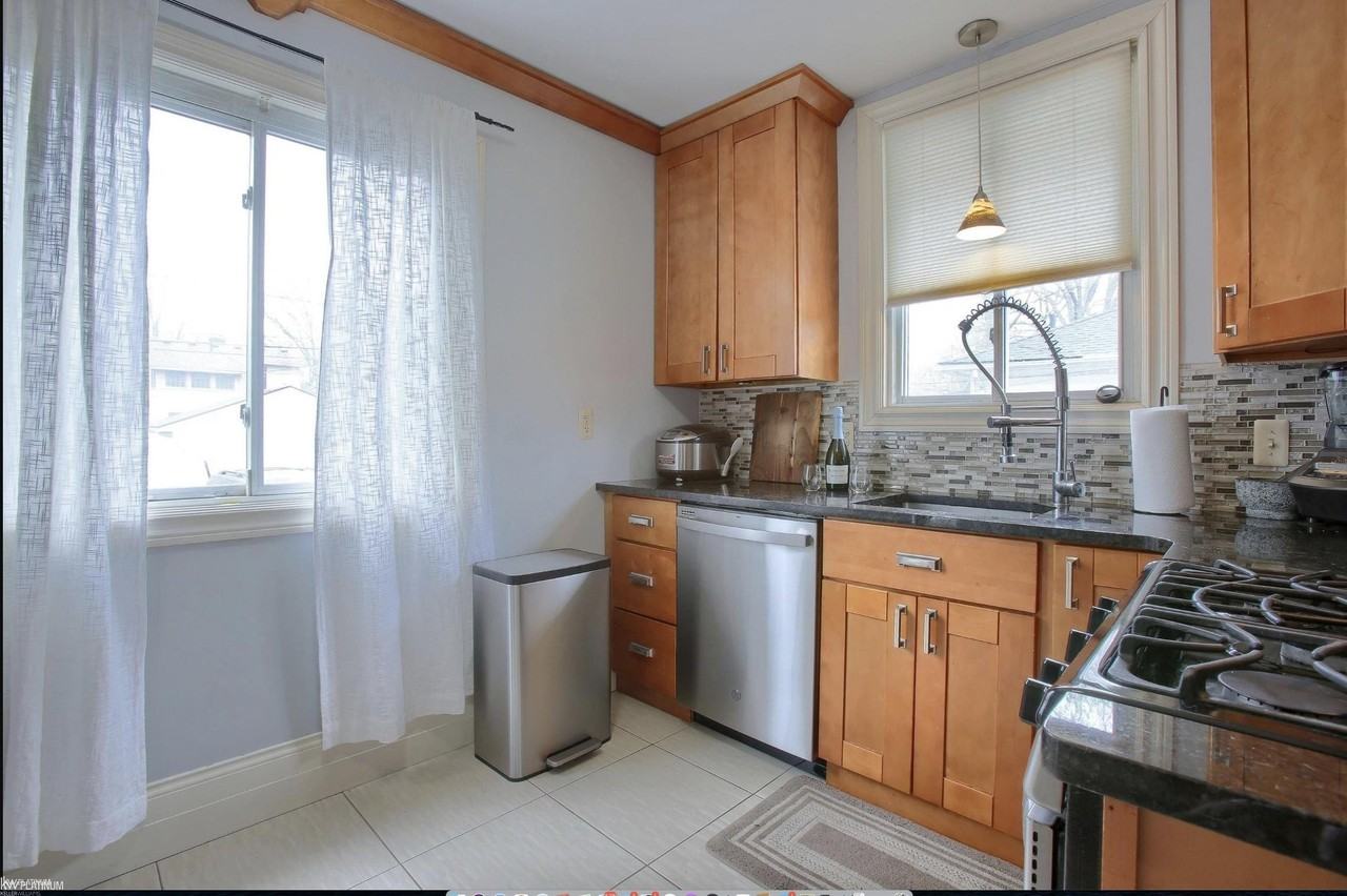 736 Gardenia Ave - Photo 3 of 16