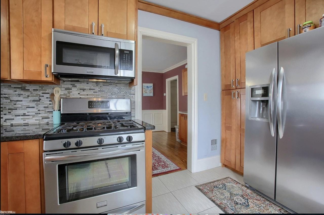 736 Gardenia Ave - Photo 4 of 16