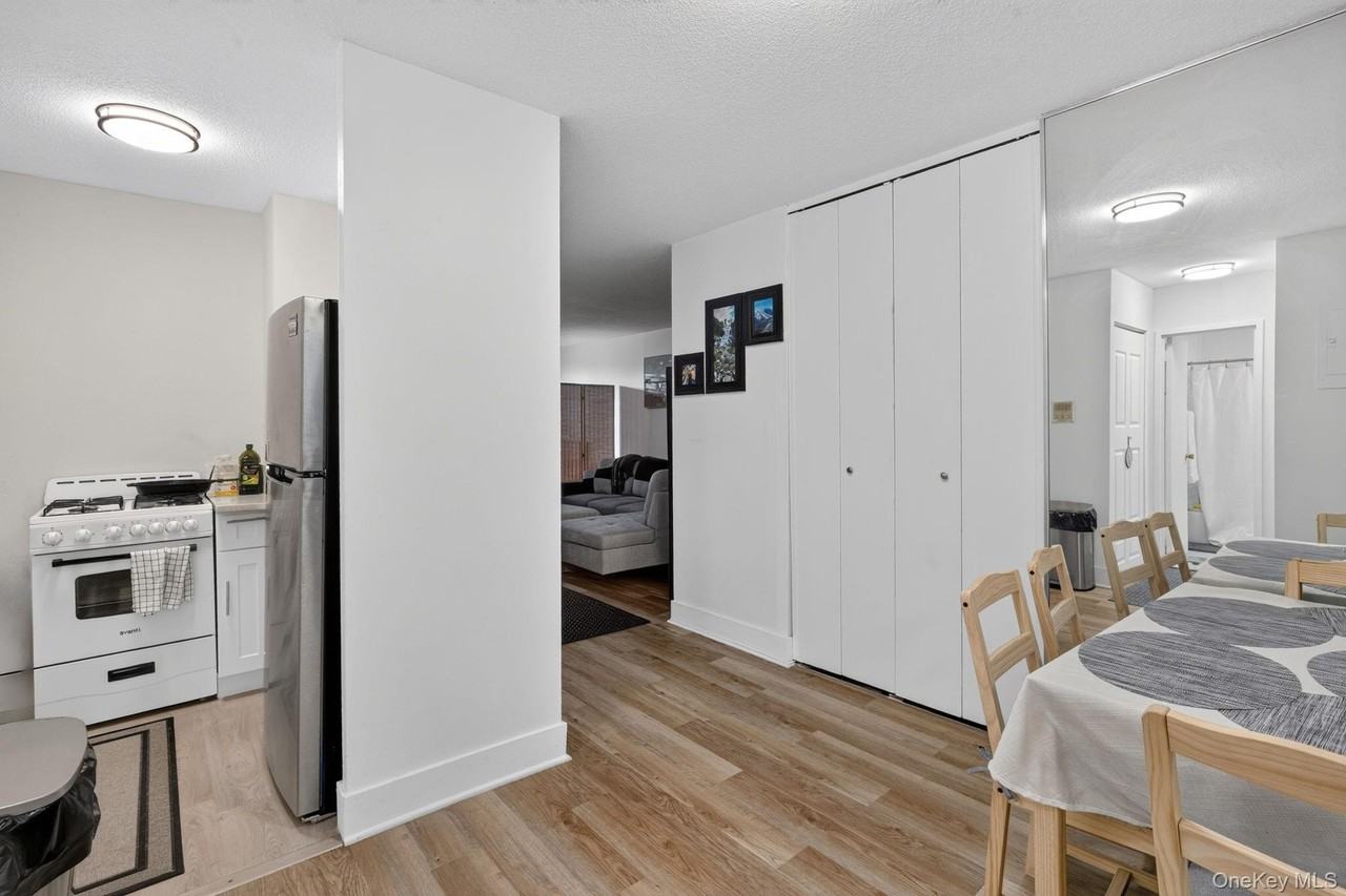 11818 Union Tpke #4J - Photo 6 of 14