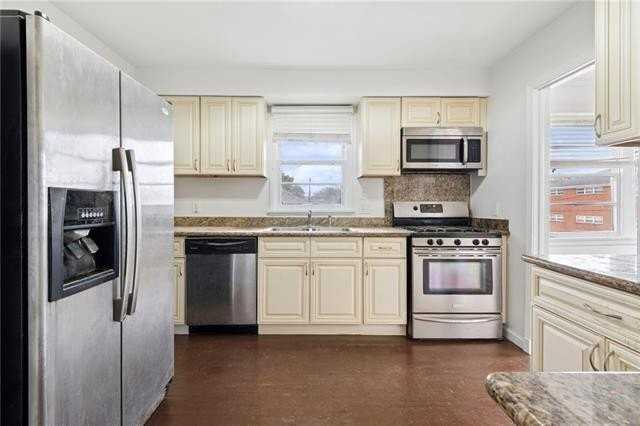 1921 S Rendon St - Photo 4 of 7