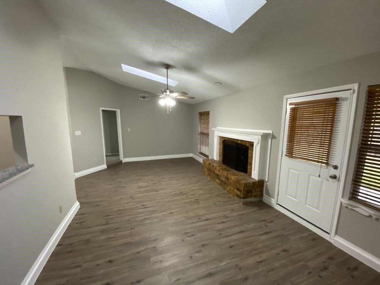 1105 Montclair Dr - Photo 2 of 13