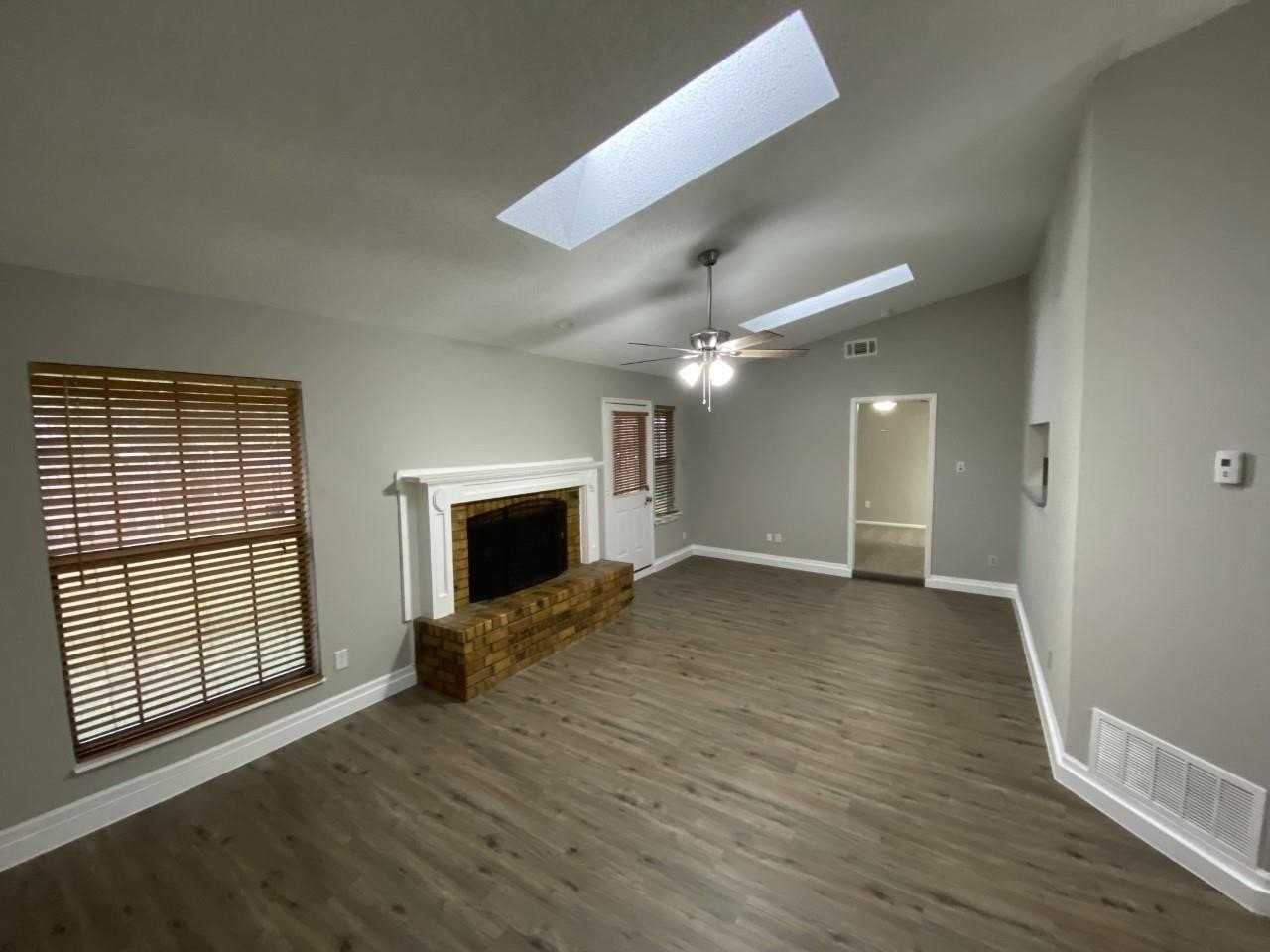 1105 Montclair Dr - Photo 3 of 13