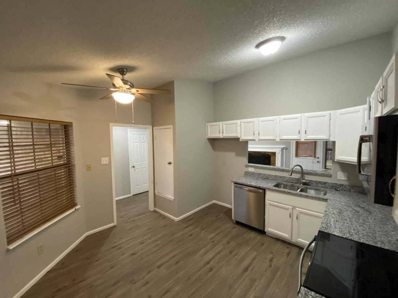 1105 Montclair Dr - Photo 5 of 13