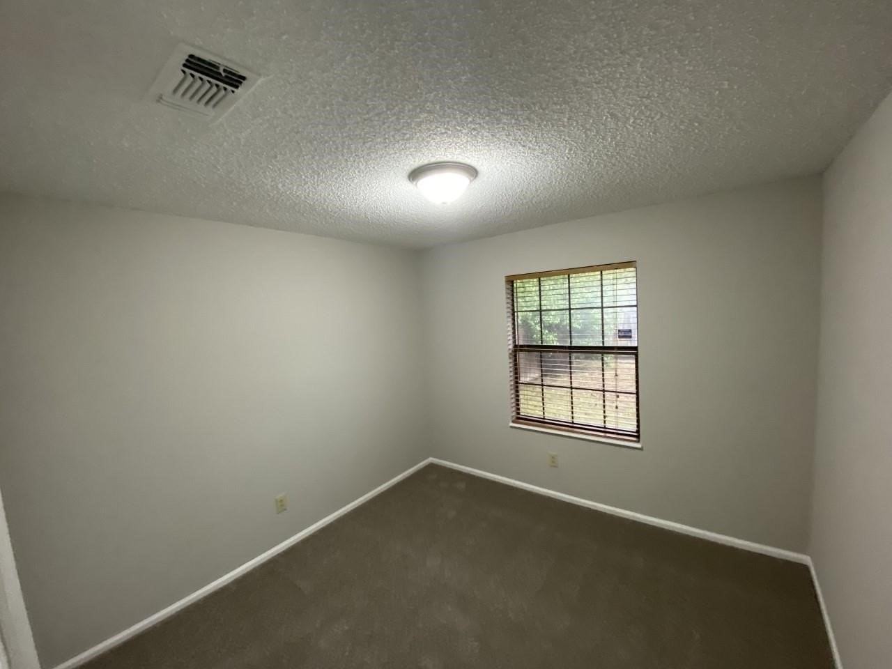 1105 Montclair Dr - Photo 7 of 13
