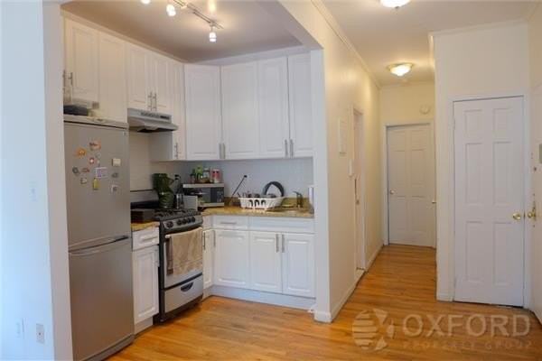 686 9th Ave #2A - Photo 4 of 6