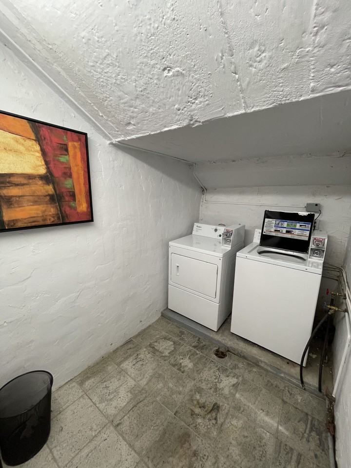 575 MacLaren St. - Photo 6 of 6