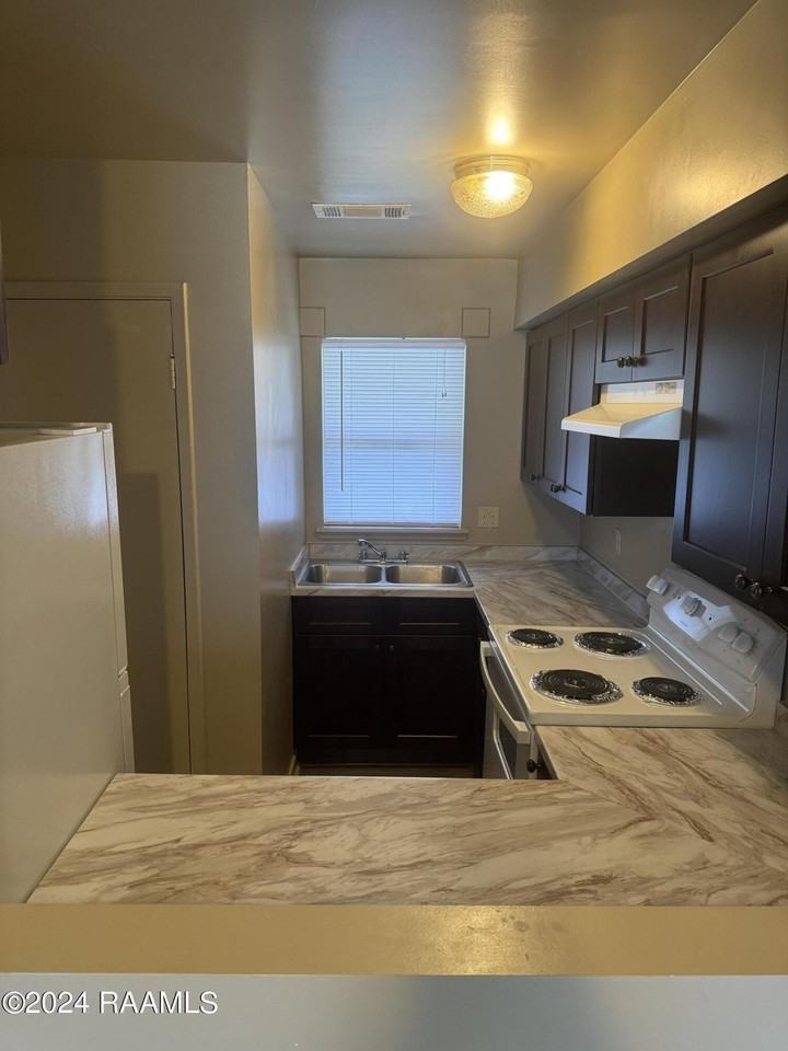 506 Grand Prix Blvd - Photo 6 of 18