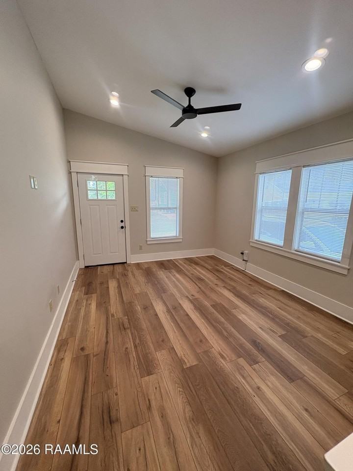 612 E Vermilion St #A - Photo 4 of 23
