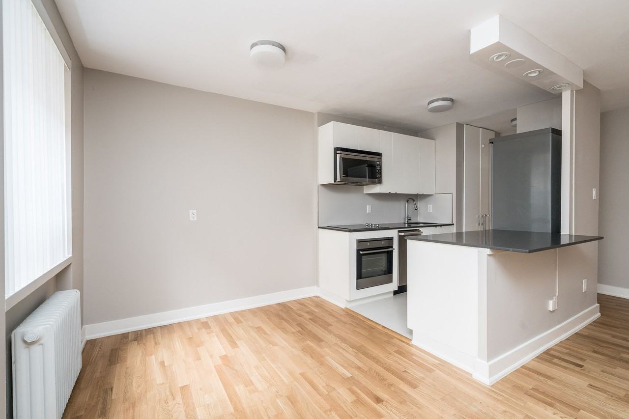 501 Kingston Road - Photo 3 of 39