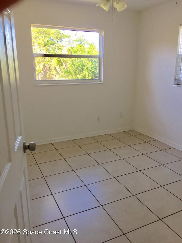 955 Martinique Dr - Photo 4 of 4