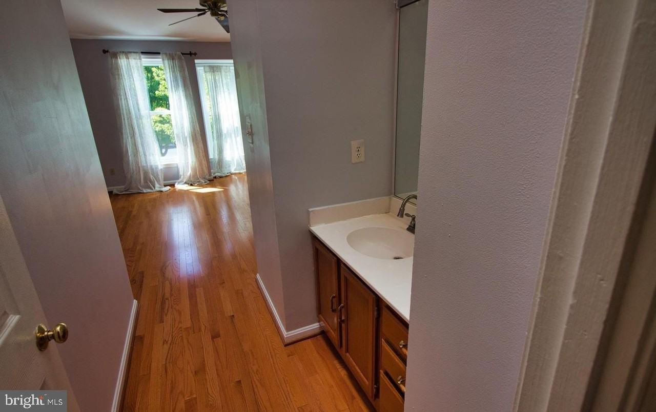 5901 Saint Giles Way - Photo 3 of 24
