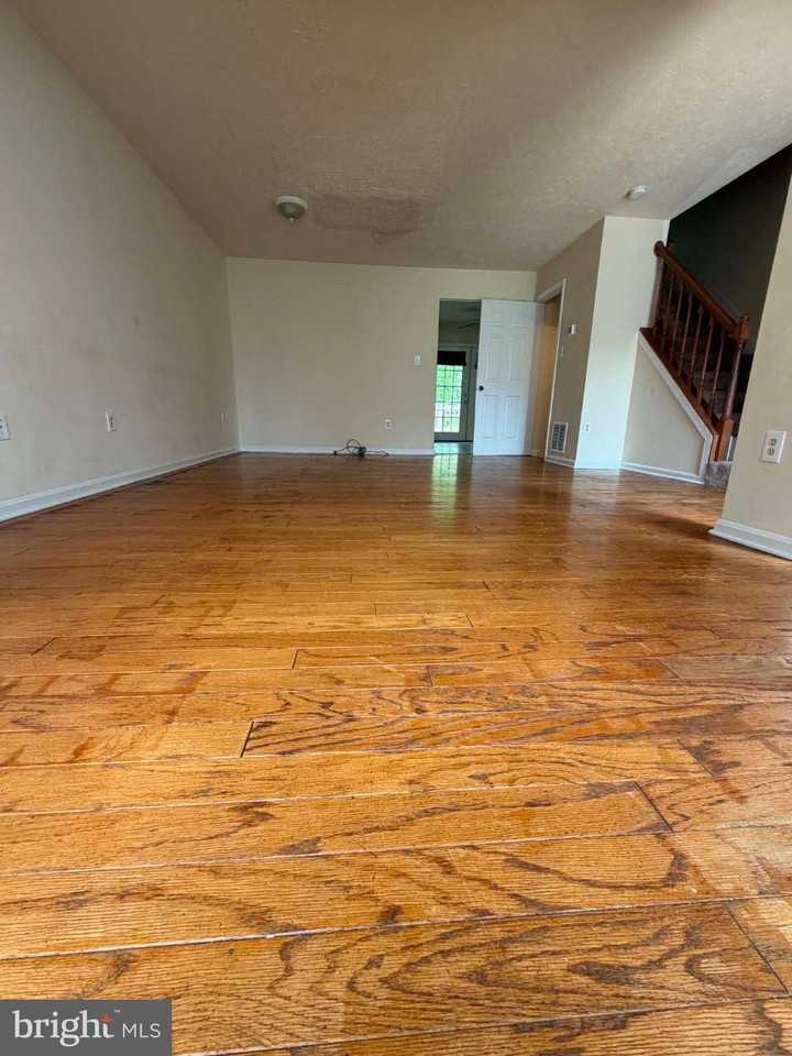 102 Cabin Ct - Photo 2 of 17