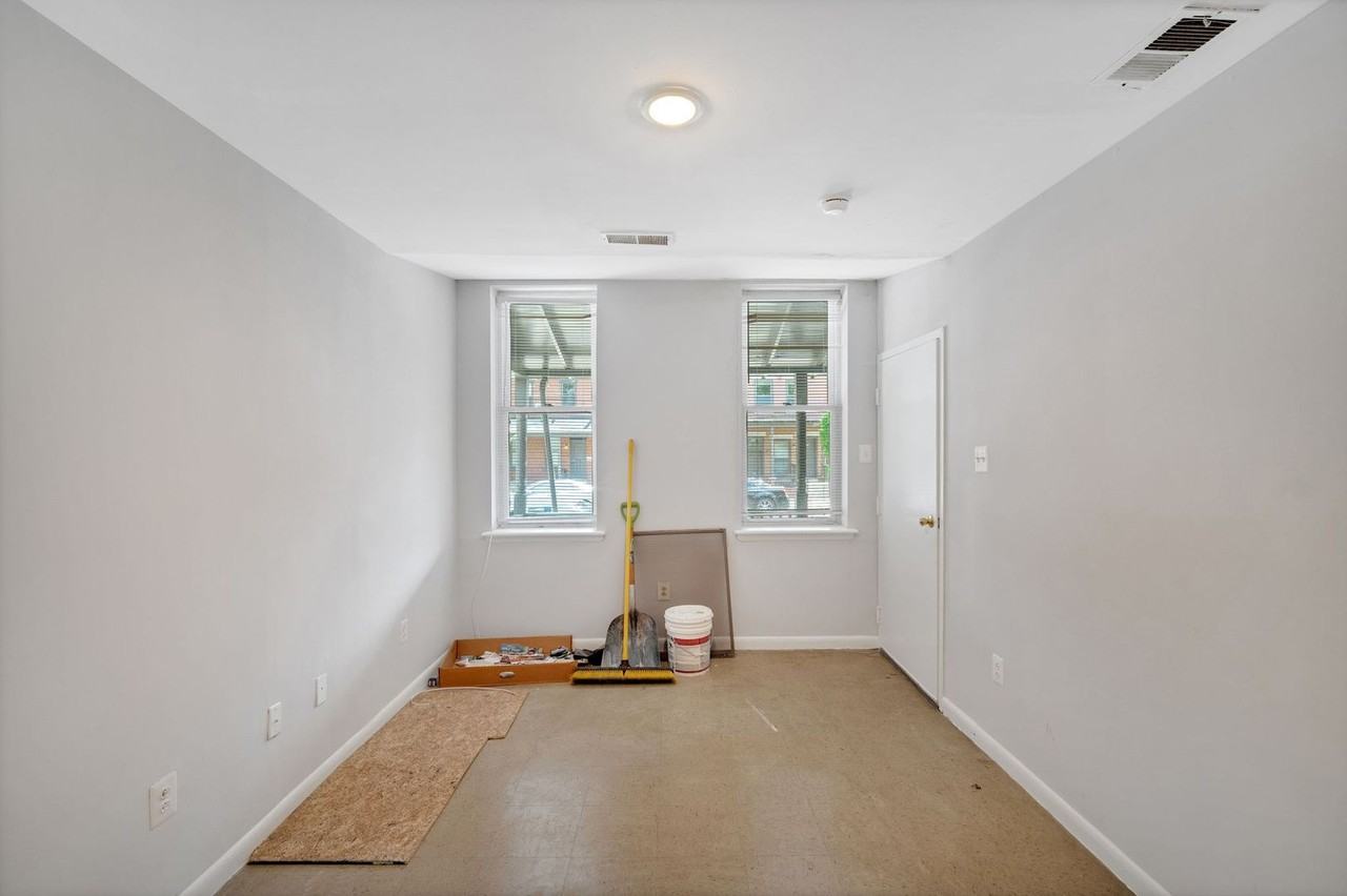 884 N 42nd St - Photo 3 of 7