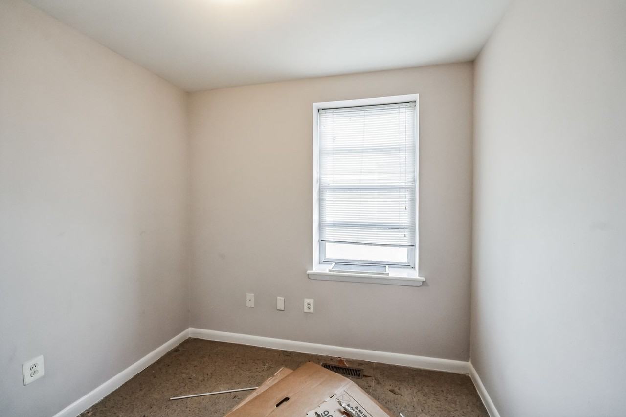 884 N 42nd St - Photo 6 of 7