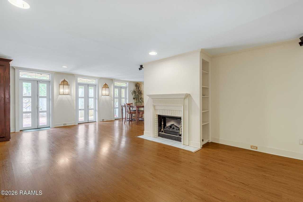 1321 W Saint Mary Blvd - Photo 4 of 22