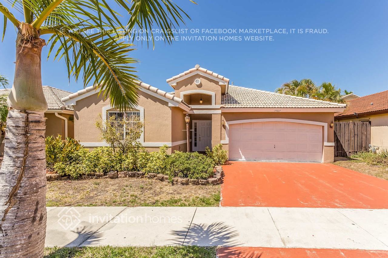 15927 Sw 82nd St - Photo 3 of 21