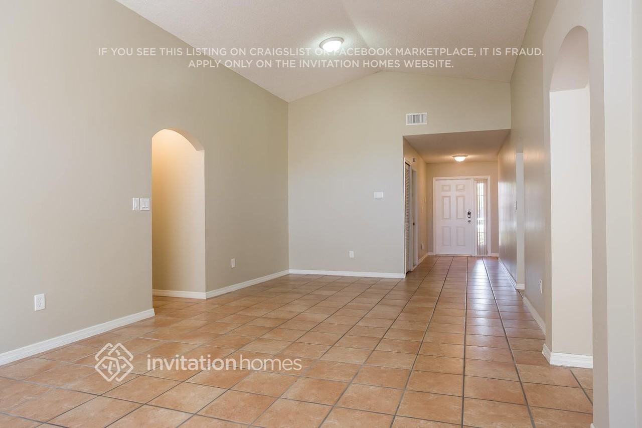 15927 Sw 82nd St - Photo 4 of 21