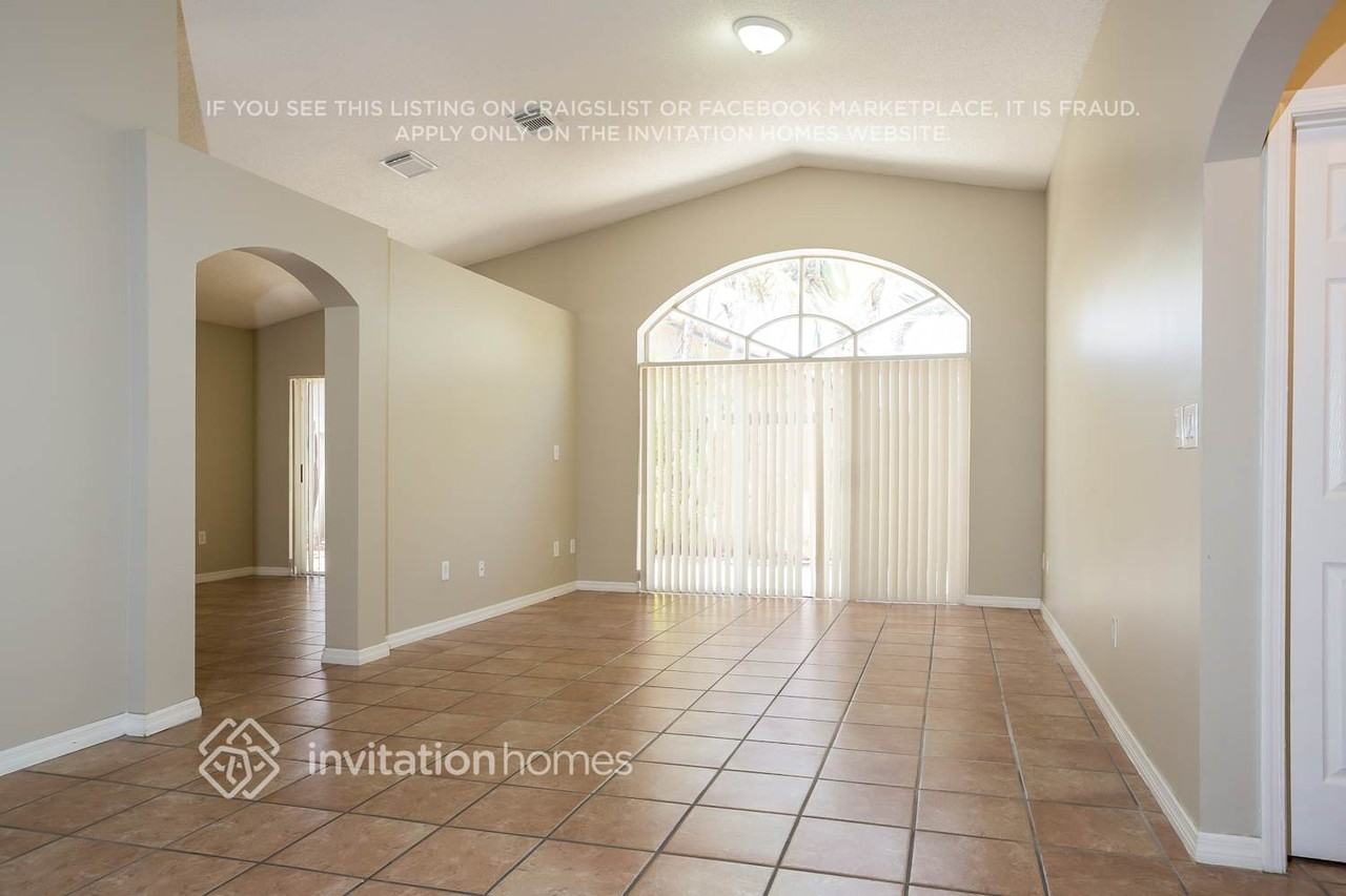 15927 Sw 82nd St - Photo 5 of 21