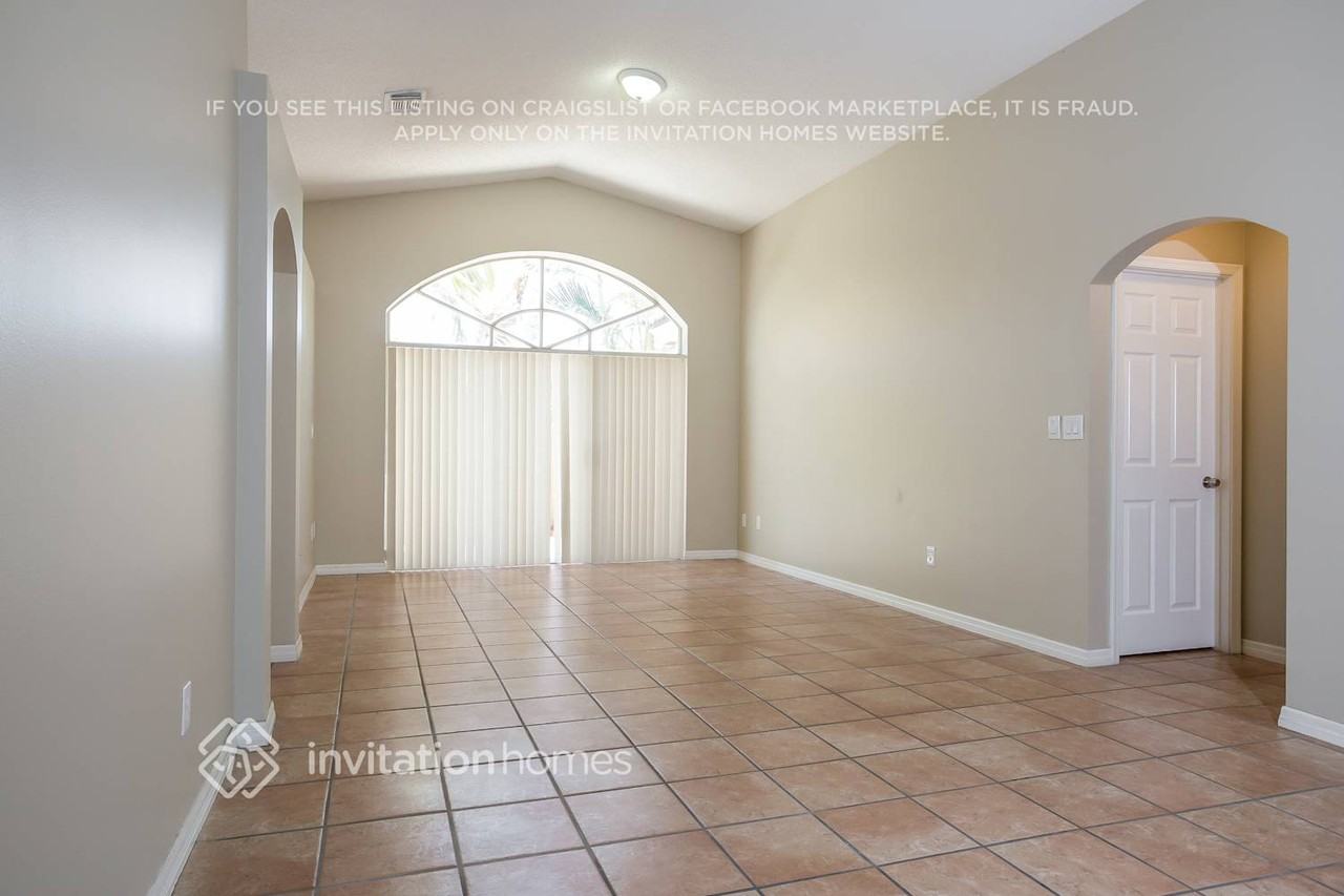 15927 Sw 82nd St - Photo 6 of 21