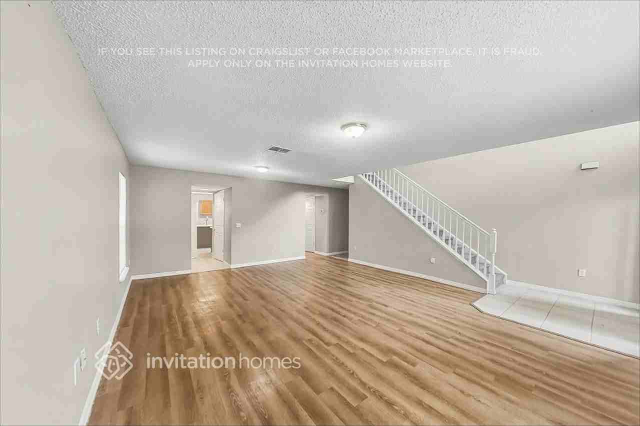 1225 Howland Blvd - Photo 5 of 23