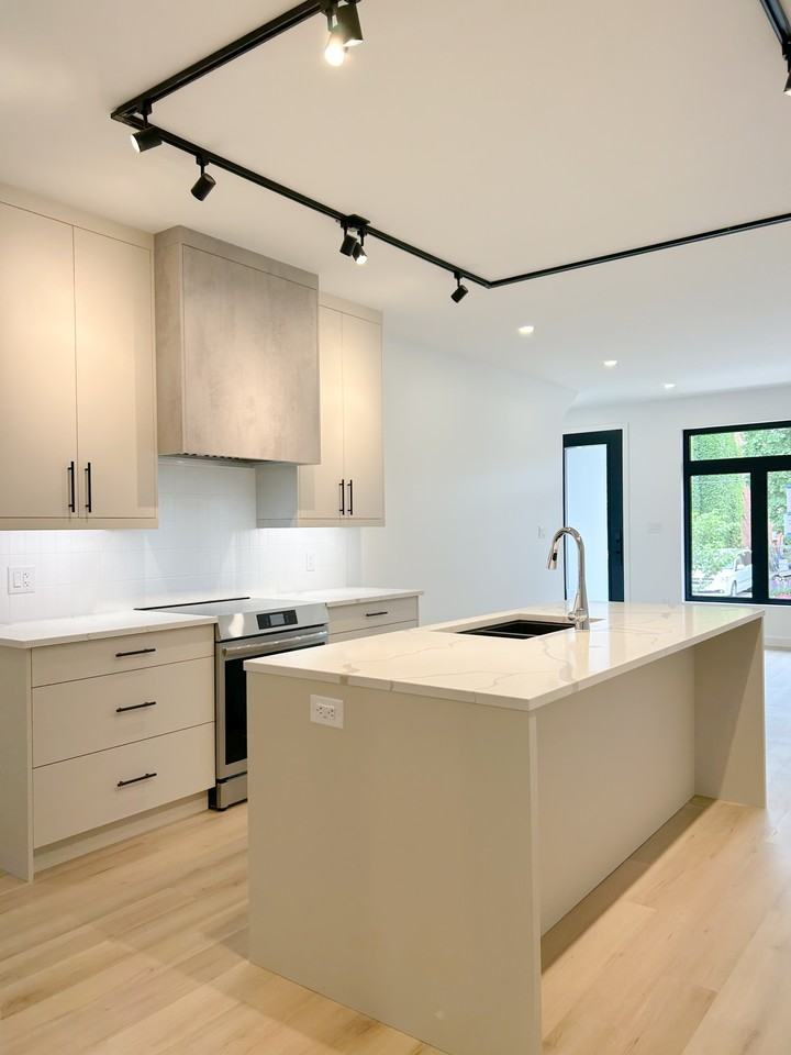 77 Melbourne St - Photo 3 of 14