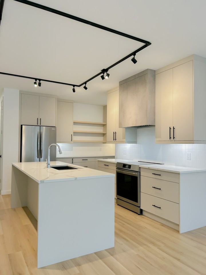 77 Melbourne St - Photo 2 of 14