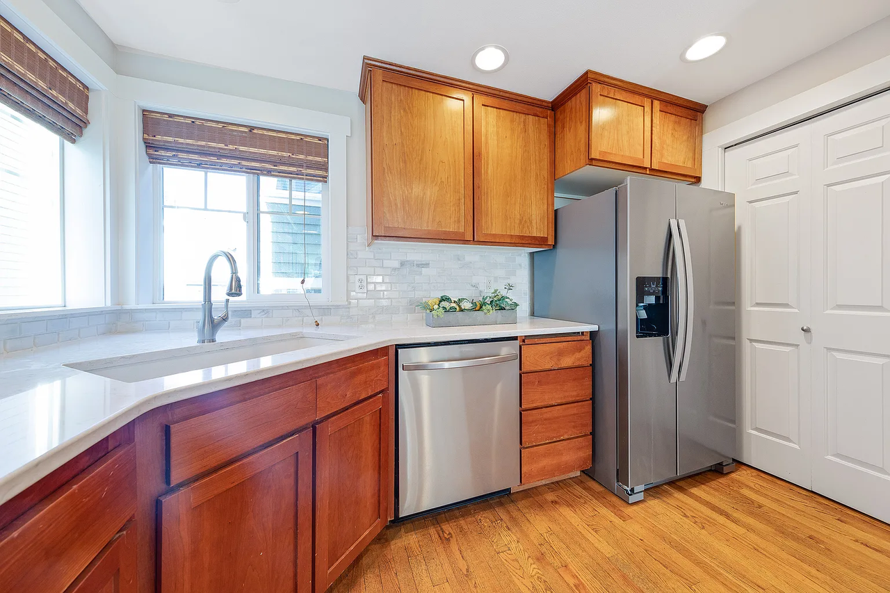 1022 Taylor Ave N #1 - Photo 4 of 22