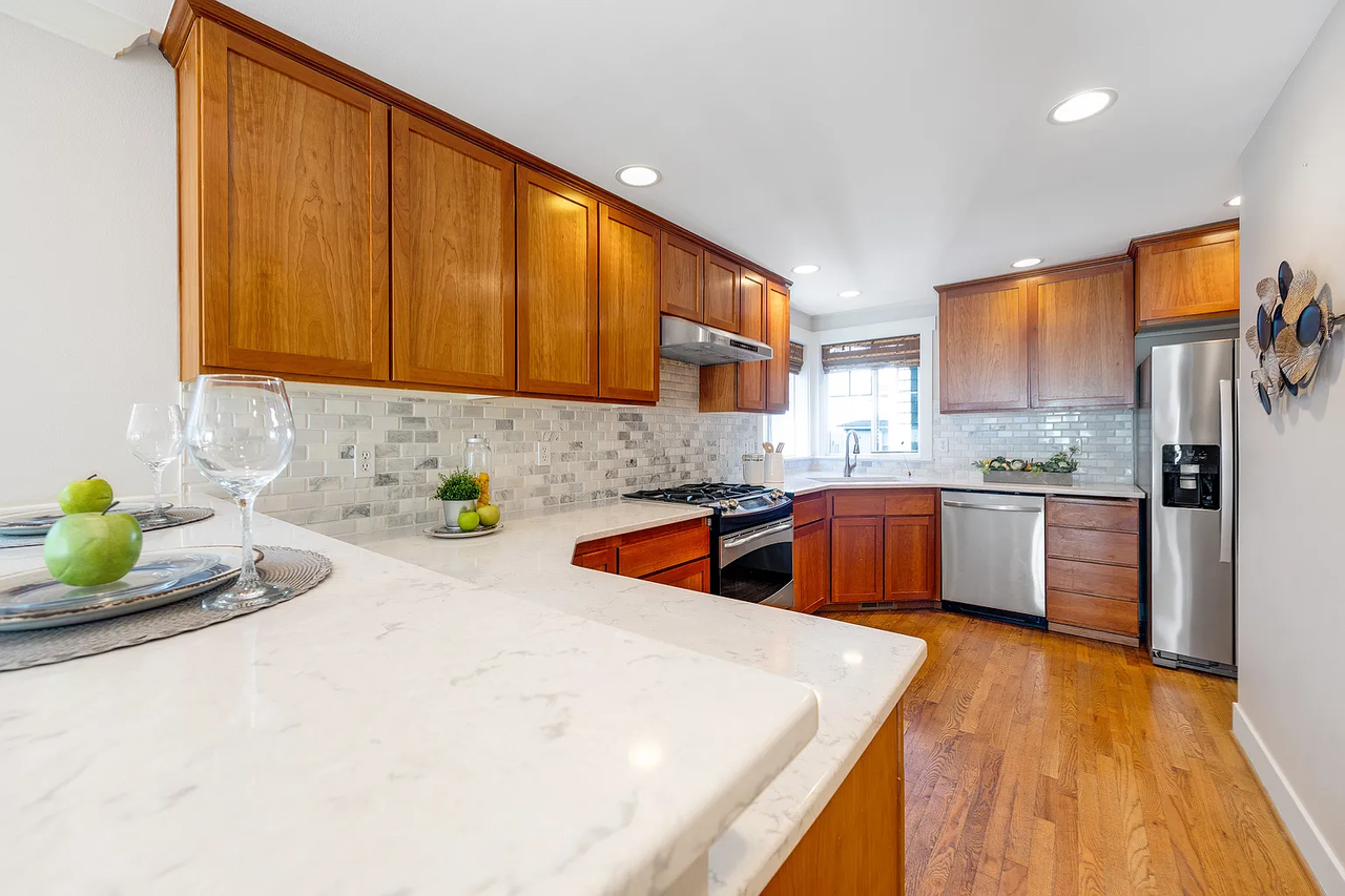 1022 Taylor Ave N #1 - Photo 5 of 22