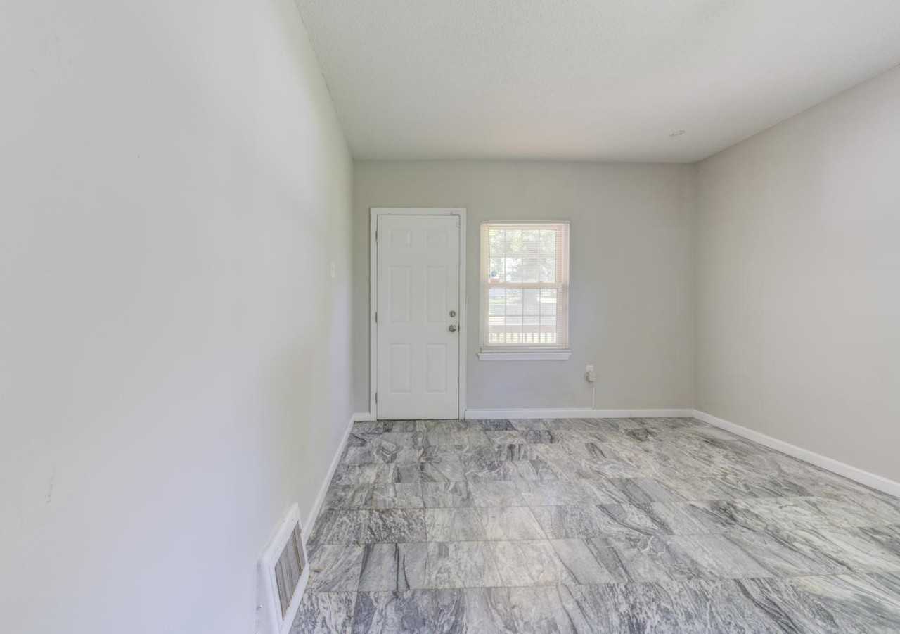 9716 Jacobi Ave - Photo 7 of 17