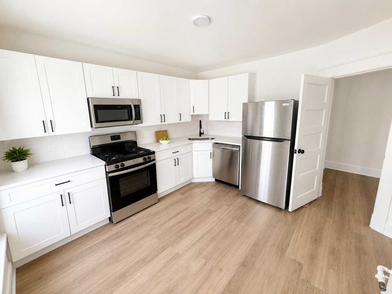 304 Johnson St - Photo 2 of 20