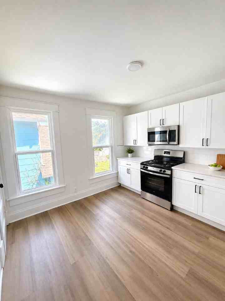 304 Johnson St - Photo 3 of 20