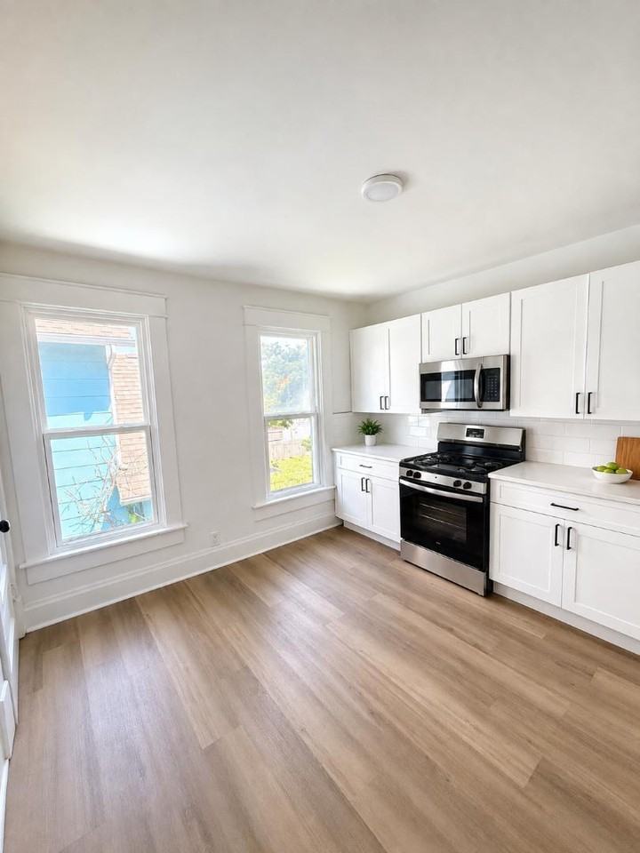 304 Johnson St - Photo 4 of 20