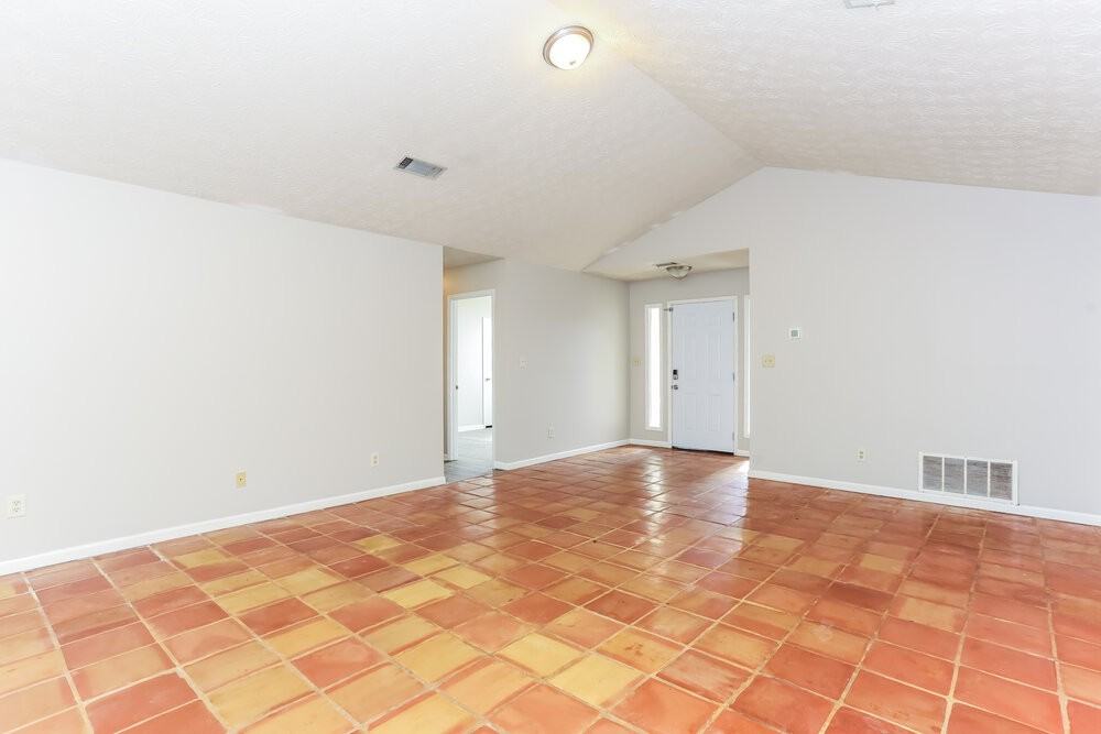 202 Northbridge Dr - Photo 4 of 25