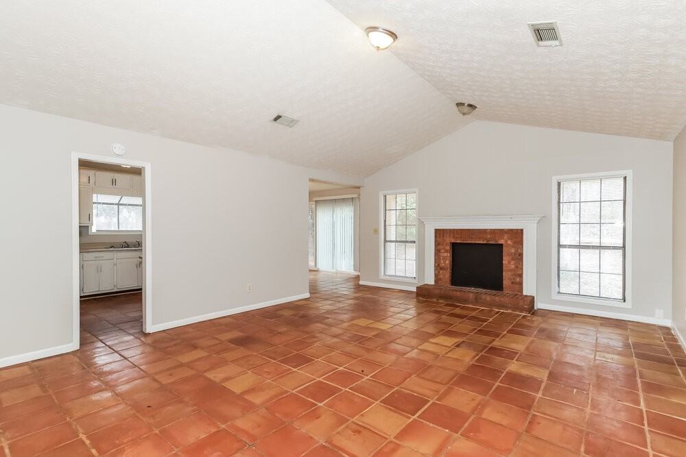 202 Northbridge Dr - Photo 5 of 25