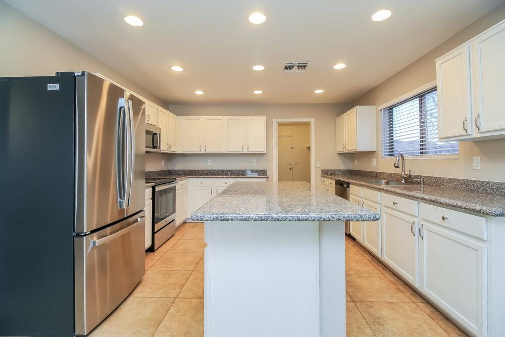 2356 E 35th Ave - Photo 7 of 17