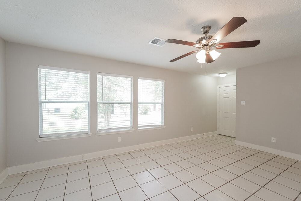 15819 E Park Ct - Photo 3 of 16