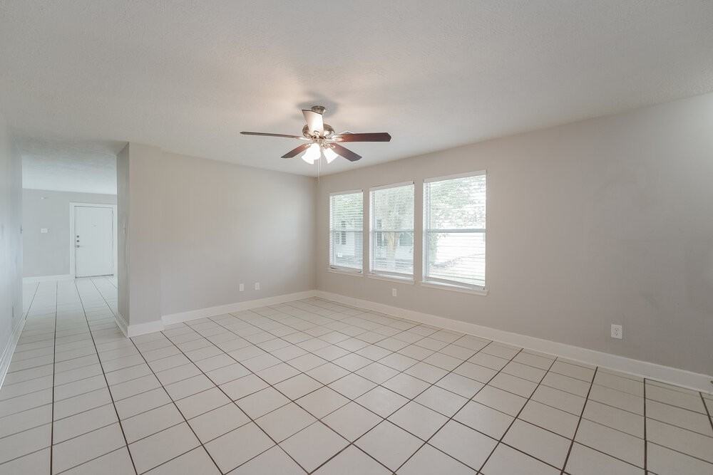 15819 E Park Ct - Photo 4 of 16