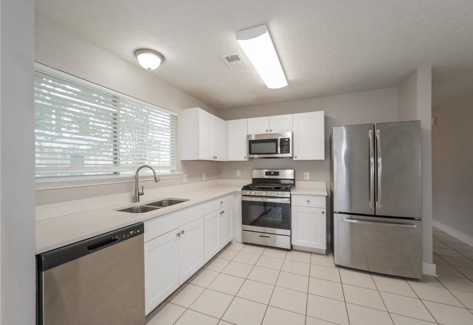 15819 E Park Ct - Photo 5 of 16