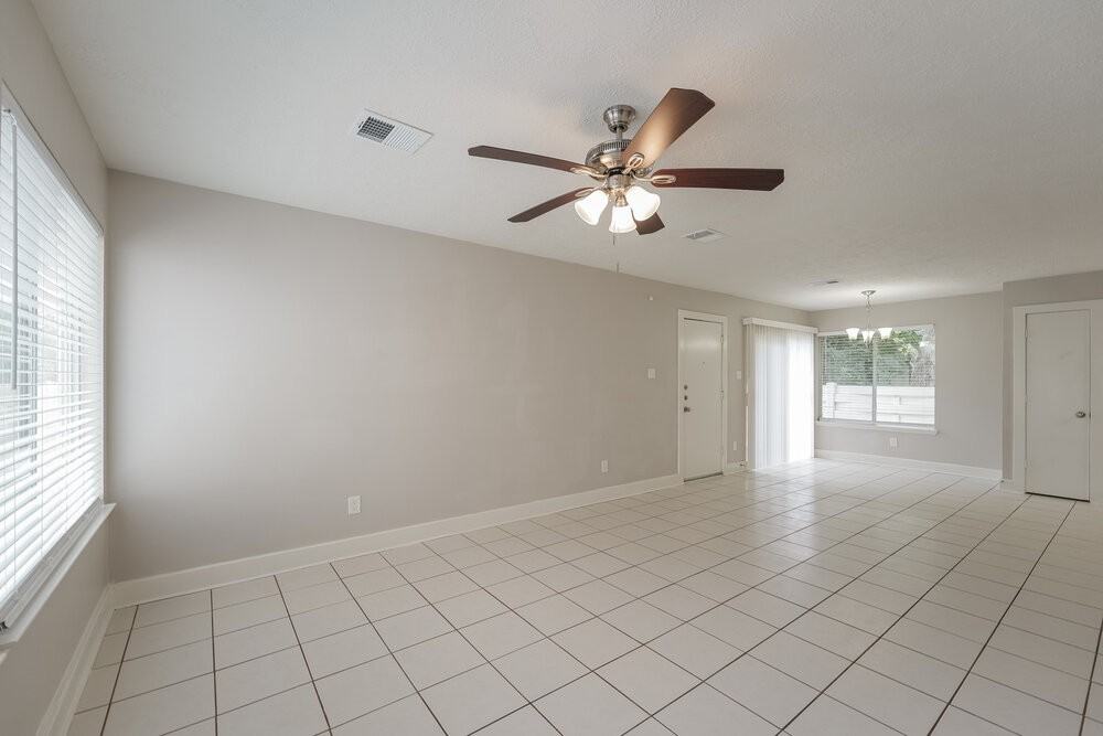 15819 E Park Ct - Photo 7 of 16