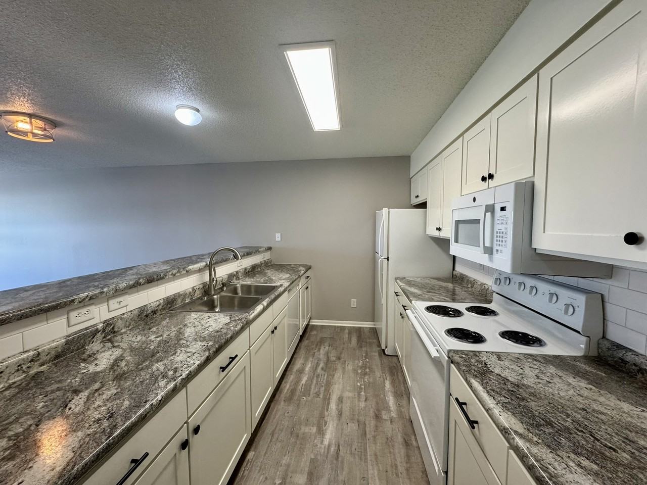 245 Beaver Kreek Ctr #5 - Photo 3 of 27