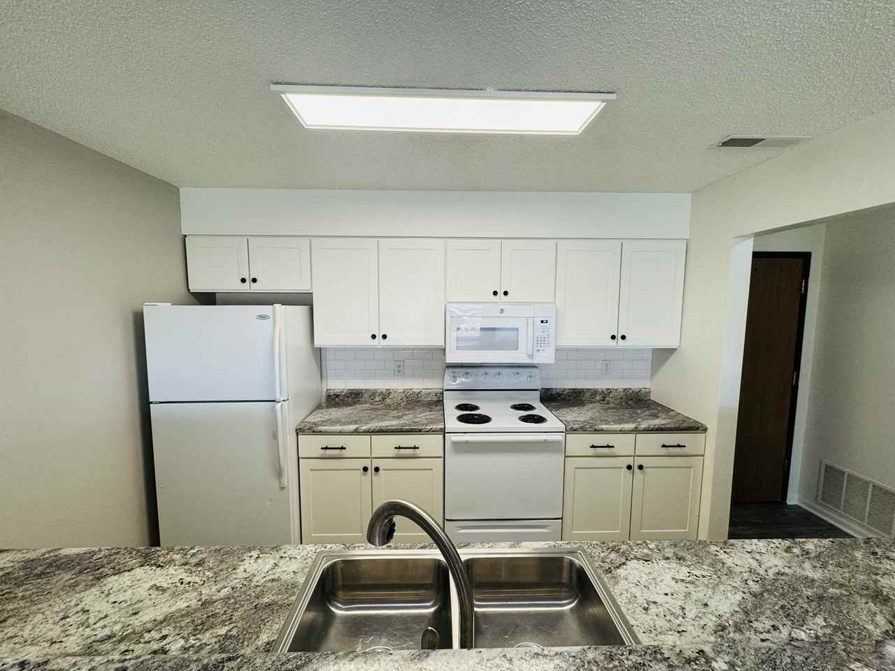245 Beaver Kreek Ctr #5 - Photo 4 of 27