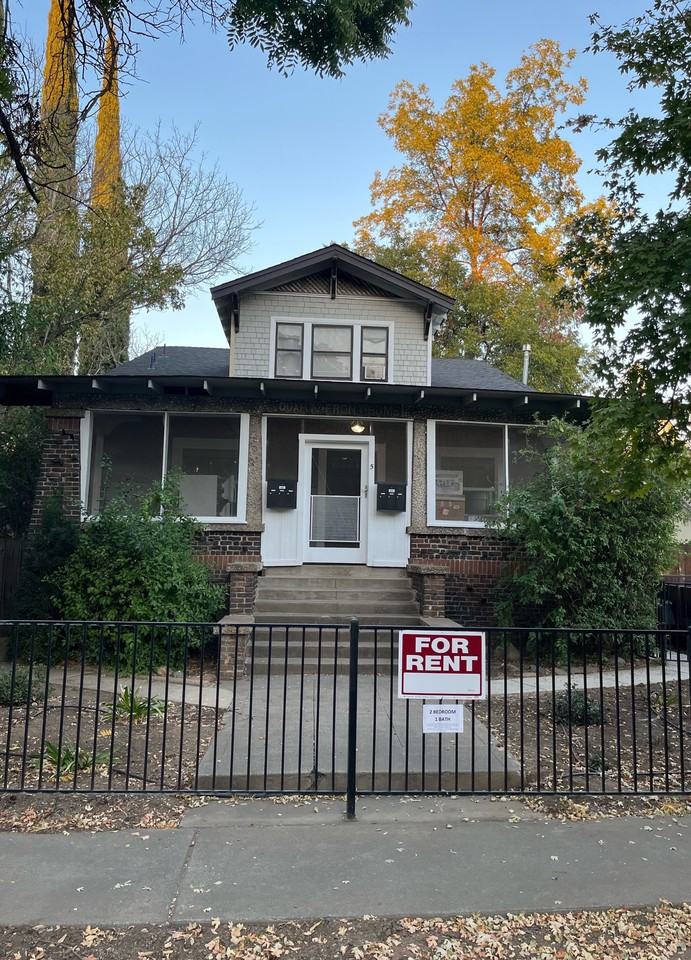 1240 Warner St #4