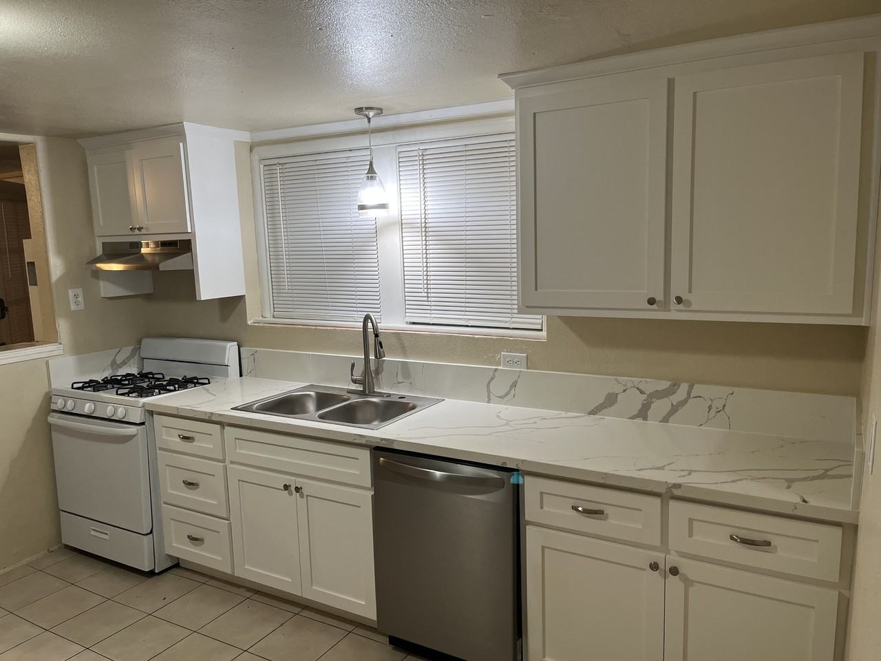 1240 Warner St #4 - Photo 2 of 8
