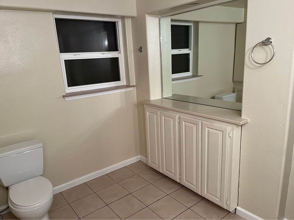 1240 Warner St #4 - Photo 4 of 8