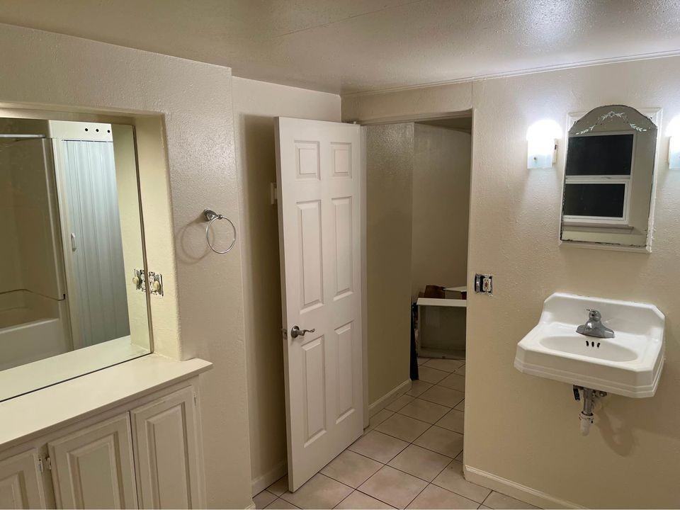 1240 Warner St #4 - Photo 5 of 8